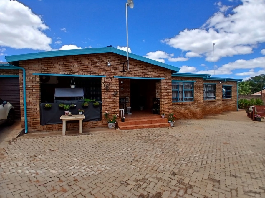 4 Bedroom Property for Sale in Kuruman Northern Cape
